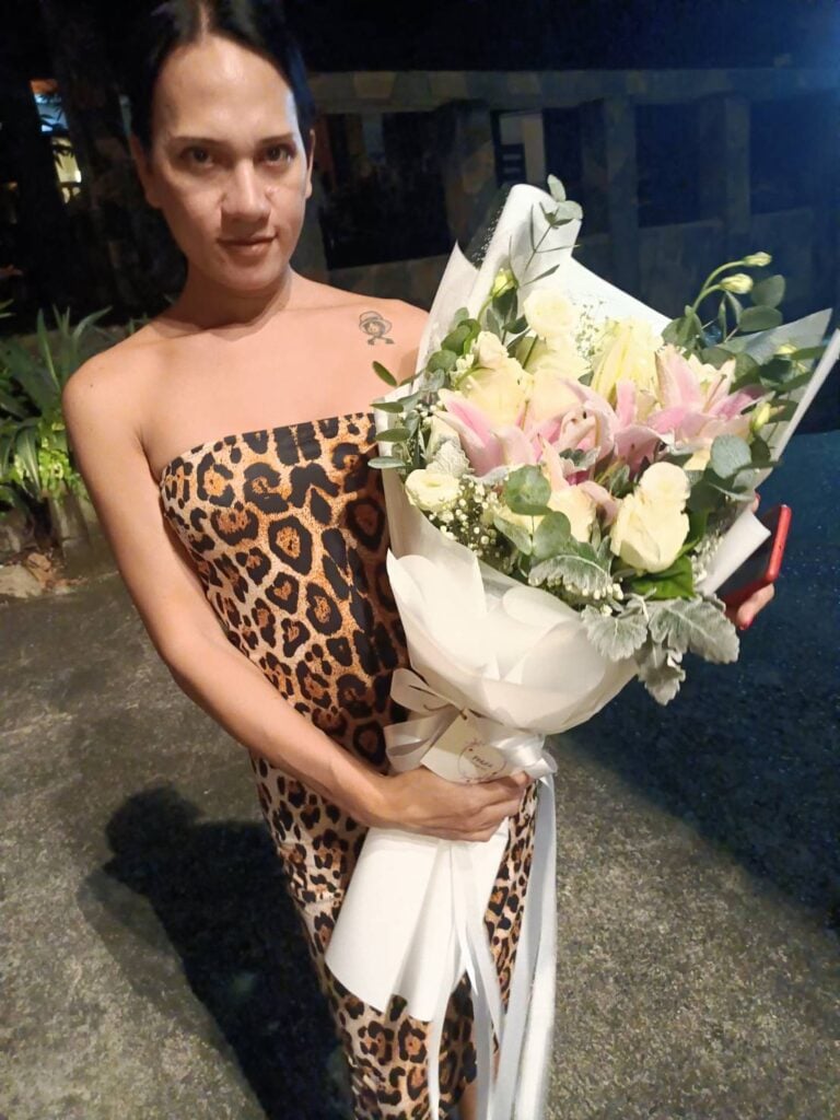 Photo of lady with flowers in Trat, Thailand